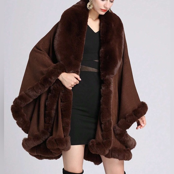 🆕 Fur Trimmed Collar Shawl Cape - Picture 3 of 8